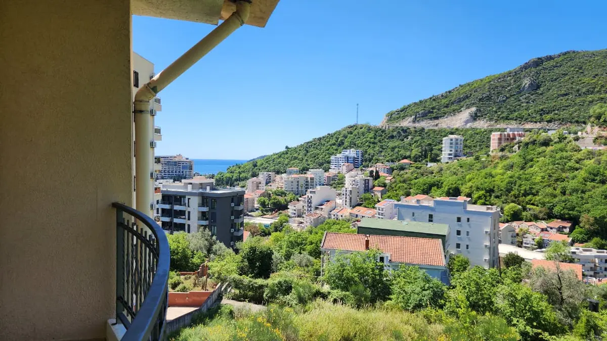 Stan posjeduje bocni pogled na more