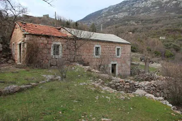 Pogled na susjednu kucu