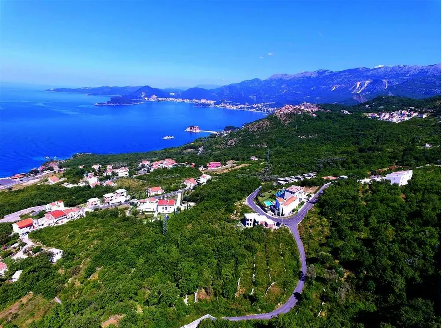 Oba placa su urbanizovana i posjeduju vodu i struju
